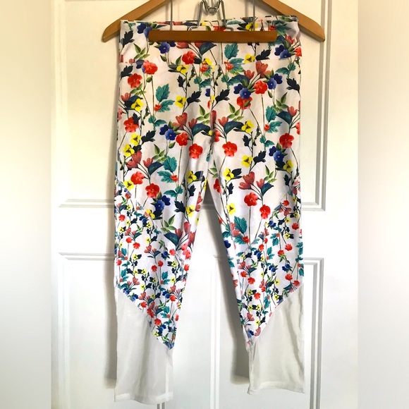 Fabletics blooms two pieces athletic matching set - Picture 4 of 7